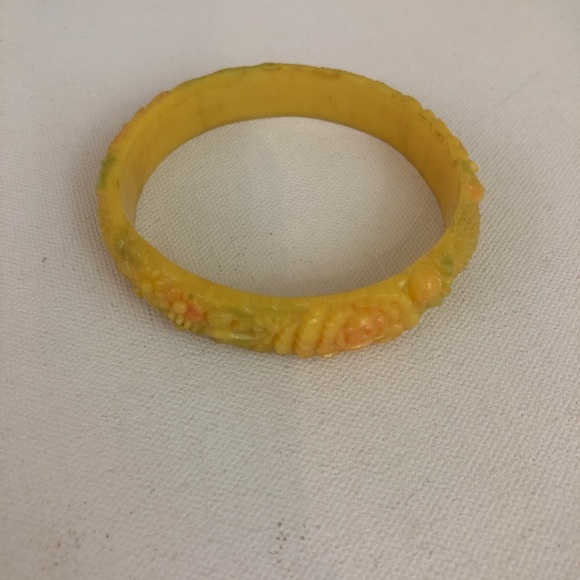 Bakelite Floral Carved Bracelet - Picture 2 of 4